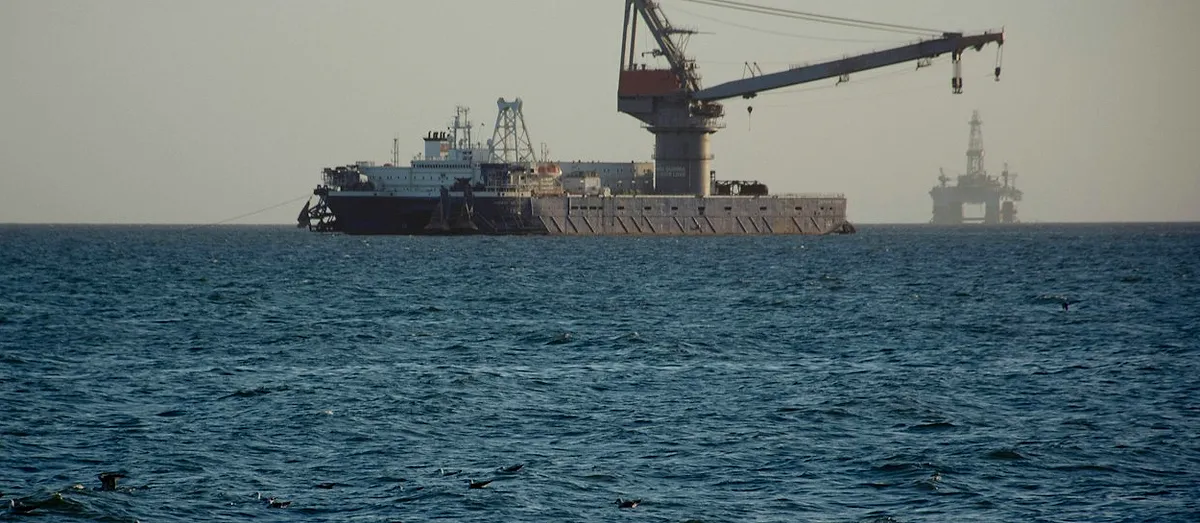 Судно на Каспийском море